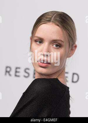 Berlin, Allemagne. 10 juillet, 2014. Modèle britannique la Géorgie peut Jagger arrive pour le spectacle de l'étiquette réservée à la Mercedes-Benz Fashion Week à Berlin, Allemagne, 10 juillet 2014. La présentation de la collection printemps/été 2015 se déroule du 08 au 11 juillet. Photo : JOERG CARSTENSEN/dpa/Alamy Live News Banque D'Images