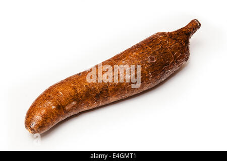 Le manioc ou les racines de manioc (Manihot esculenta) isolated on a white background studio. Banque D'Images