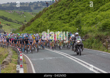 Le peloton du cote de Blubberhouses pendant le Tour de France Grand Départ à Kex Gill Col Banque D'Images