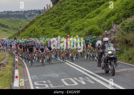 Le peloton du cote de Blubberhouses pendant le Tour de France Grand Départ à Kex Gill Col Banque D'Images