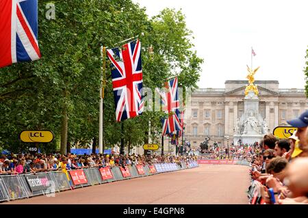 Londres, UK - 7 juillet 2014 : l'arrivée de la troisième étape du Tour de France au centre commercial à Londres Banque D'Images