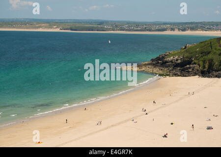 Regardant vers le bas sur la magnifique plage de Porthminster à St Ives Cornwall Banque D'Images