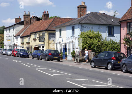 Le Greyhound pub sur la rue principale à Stockbridge, Hampshire. UK. Banque D'Images