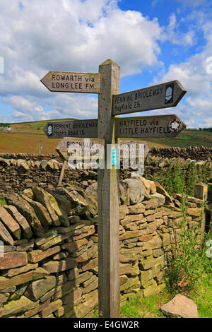 Pennine Bridleway waymarker Hayfield ci-dessus, parc national de Peak District, Derbyshire, Angleterre, Royaume-Uni. Banque D'Images