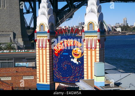 Luna park, Sydney et amusement park ride à Milsons Point, Sydney, New South Wales, Australie Banque D'Images