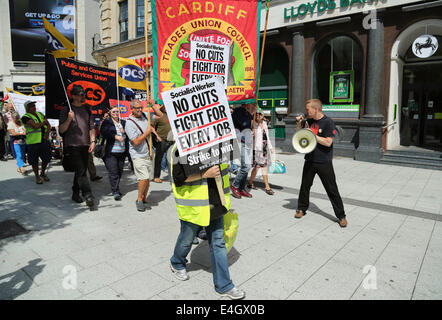 Cardiff, Wales, UK. 10 juillet, 2014. Grève du secteur public un jour de grève. Les travailleurs de la fonction publique rassemblement à Cardiff 10 Juillet 2014 : Crédit D Legakis/Alamy Live News Banque D'Images