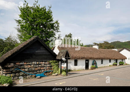 Glencoe and North Lorn Folk Museum dans le vieux bâtiment de chaume dans le village. Glencoe, Highland, Scotland, UK, Grande-Bretagne Banque D'Images