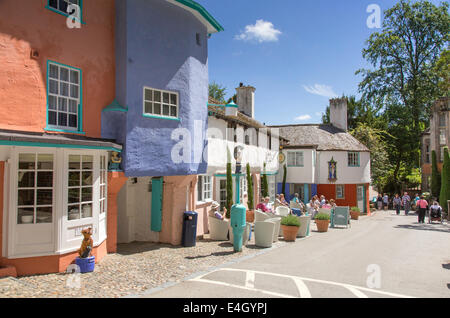 Portmeirion le style méditerranéen village près de Porthmadog, Gwynedd, au nord du Pays de Galles Banque D'Images