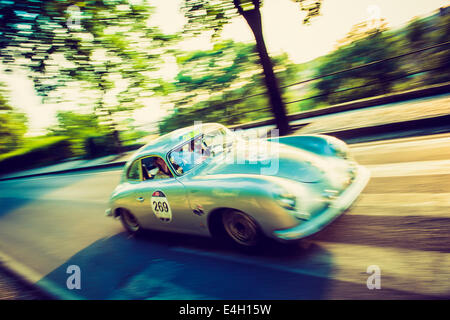 Porsche 356 de 1500 à 1953 Mille Miglia - Classic Car Race, Brescia, Italie 2014 Banque D'Images