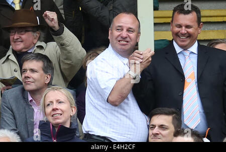 Newmarket, au Royaume-Uni. 11 juillet, 2014. Moët et Chandon juillet Festival, Gentlemans QUIPCO Jour. Parieurs et bookmakers à Newmarket juillet Festival. Credit : Action Plus Sport/Alamy Live News Banque D'Images