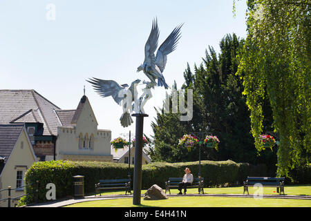 Une sculpture de deux buses variables dans Rose Bank Gardens à Malvern, au Royaume-Uni Banque D'Images