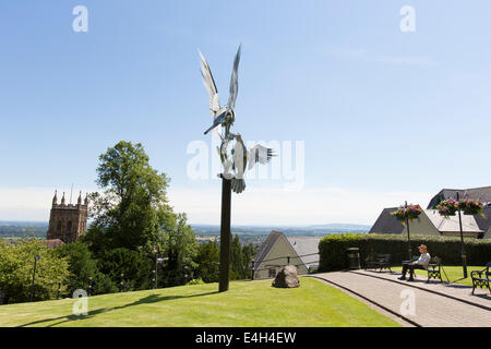 Une sculpture de deux buses variables dans Rose Bank Gardens à Malvern, au Royaume-Uni Banque D'Images