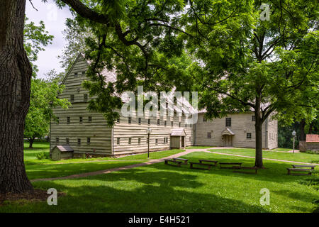 Le Saron (Maison des Sœurs) et Saal (Maison de réunion) au cloître Ephrata, comté de Lancaster, Pennsylvanie, USA Banque D'Images