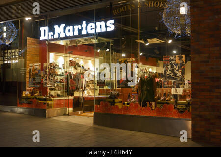 Dr Martens chaussures de Liverpool, en Angleterre. Banque D'Images