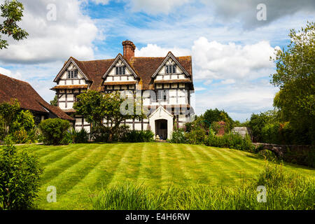 16ème siècle PIGEONNIER À MOAT FARM dormston UK Angleterre Worcestershire façade extérieure house home, grade 2* énumérés. lignes coupées en herbe Banque D'Images