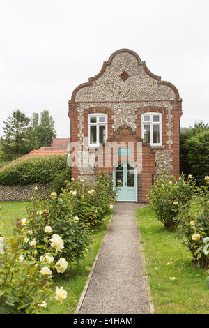 Le Musée du Coquillage dans la vallée de Glaven, Glandford, North Norfolk, UK, logé dans un style traditionnel de la région de construction de murs de silex Banque D'Images