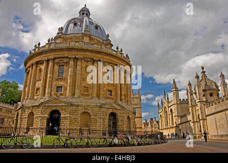 Radcliffe Camera au coeur de la ville d'Oxford. Banque D'Images