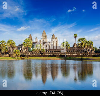 Cambodge Angkor Wat historique avec la réflexion dans l'eau Banque D'Images