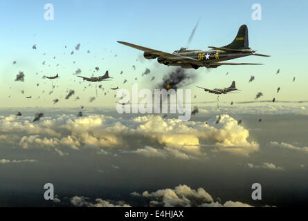 American B-17 Flying forteresses représentées en tenant sur une flak opération aérien en plein jour sur la France occupée à la fin de 1942. Banque D'Images