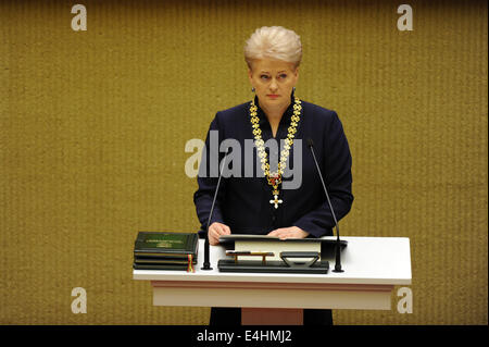 Vilnius, Lituanie. 12 juillet, 2014. Dalia Grybauskaite traite de son inauguration de présidence à Vilnius, en Lituanie, le 12 juillet 2014. Grybauskaite a été réélu président de la Lituanie en mai avec environ 58  % de votes favorables, ce qui fait d'elle le premier président de ce pays balte à être élu. consécutivement Alfredas Crédit : Pliadis/Xinhua/Alamy Live News Banque D'Images