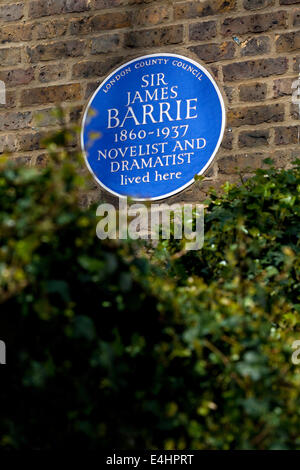 Sir James Barrie blue plaque marquant son ancienne résidence de Londres. Banque D'Images