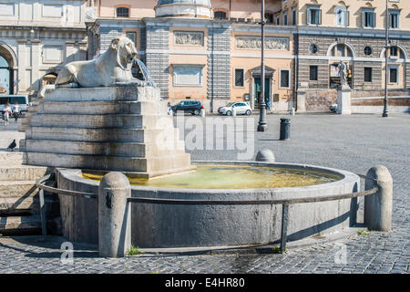 Piazza del Popolo, Rome. Les lions de fontaines Banque D'Images