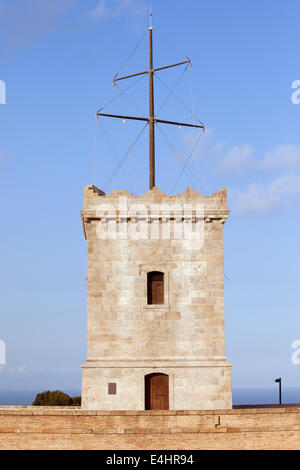 Tour du château de Montjuic avec un mât à Barcelone, Catalogne, Espagne. Banque D'Images