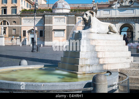 Piazza del Popolo, Rome. Les lions de fontaines Banque D'Images
