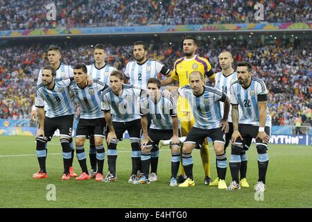 Groupe de l'équipe argentine de ligne (ARG), 9 juillet 2014 - Football : l'Argentine (groupe de l'équipe Haut de page L-R) Marcos Rojo, Martin Demichelis, Ezequiel Garay, Sergio Romero, Javier Mascherano (en bas L-R) Gonzalo Higuain, Enzo Perez, Lucas Biglia, Lionel Messi, Pablo Zabaleta, Ezequiel Lavezzi, avant la Coupe du Monde 2014 demi-finale entre les Pays-Bas 0(2-4)0 l'Argentine à l'Arène de Sao Paulo Stadium à Sao Paulo, Brésil. (Photo par AFLO) [3604] Banque D'Images