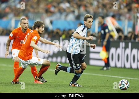 (L-R) Wesley Sneijder, Daley Blind (NED), Lucas Biglia (ARG), 9 juillet 2014 Football - Coupe du Monde FIFA 2014 : demi-finale entre les Pays-Bas 0(2-4)0 l'Argentine à l'Arène de Sao Paulo Stadium à Sao Paulo, Brésil. (Photo par AFLO) [3604] Banque D'Images