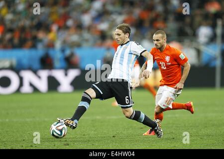 Lucas Biglia (ARG), Wesley Sneijder (NED), 9 juillet 2014 Football - Coupe du Monde FIFA 2014 : demi-finale entre les Pays-Bas 0(2-4)0 l'Argentine à l'Arène de Sao Paulo Stadium à Sao Paulo, Brésil. (Photo par AFLO) [3604] Banque D'Images