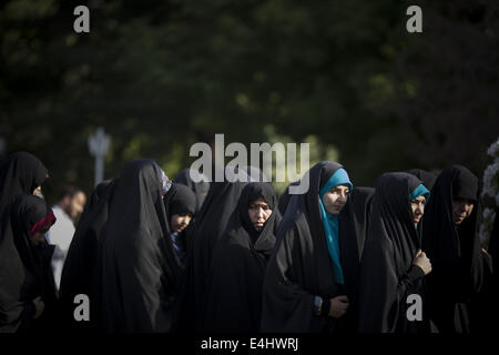 Téhéran, Iran. 12 juillet, 2014. 12 juillet 2014 - Téhéran, Iran - les femmes voilées iraniennes assister à un rassemblement à l'appui de l'hijab (vinaigrette) Code islamique dans le parc Mellat (Nation) dans le nord de Téhéran. Morteza Nikoubazl/ZUMAPRESS : Morteza Nikoubazl Crédit/ZUMA/Alamy Fil Live News Banque D'Images