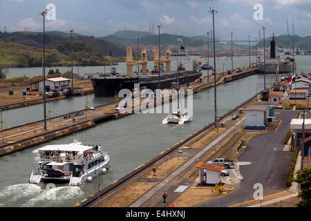 Blocage de Gatun dans le canal de Panama avant décembre 1999 United States retourné la souveraineté au Panama. Les écluses du Canal de Panama est une lo Banque D'Images