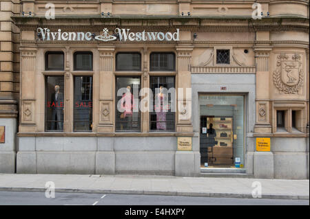 La devanture du détaillant de mode Vivienne Westwood dans Spring Gardens Manchester. Banque D'Images