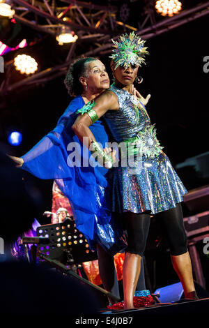 Lugano en Suisse. 11 juillet 2014. L'American jazz band SUN RA ARKESTRA RÊVE CENTENAIRE effectue vivent à Piazza Della Riforma au cours de la 'Estival Jazz Lugano 2014' Credit : Rodolfo Sassano/Alamy Live News Banque D'Images