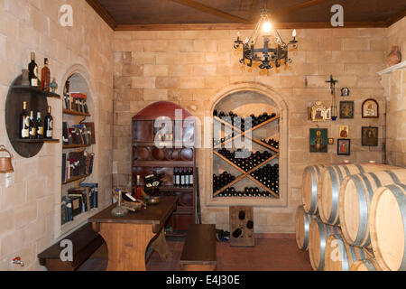 Spanien, Rhodos, Embona, Bergdorf am fusse des 1215 mètres hohen Attaviros. Weinkeller Winzer Kounaki Banque D'Images