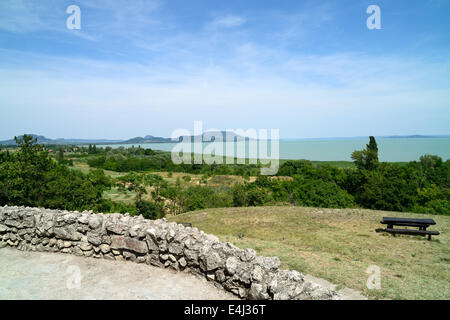 Paysage du Lac Balaton avec montagnes de Badacsony et Szigliget. Banque D'Images