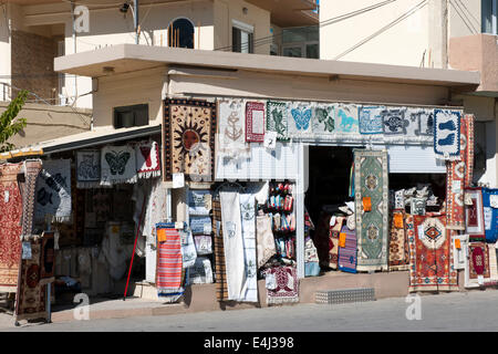Spanien, Rhodos, Embonas, Bergdorf pm fusse des 1215 mètres hohen Attaviros. Souveniergeschäft. Banque D'Images