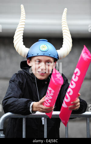 La Mauselaine Gérardmer, France. 12 juillet, 2014. Ventilateur à vélo au cours de l'étape 8 du Tour de France à la Mauselaine Gérardmer dans les Vosges, France. Photo : Miroslav Dakov/ Alamy Live News Banque D'Images