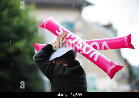 La Mauselaine Gérardmer, France. 12 juillet, 2014. Ventilateur à vélo au cours de l'étape 8 du Tour de France à la Mauselaine Gérardmer dans les Vosges, France. Photo : Miroslav Dakov/ Alamy Live News Banque D'Images