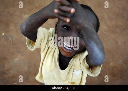 Portrait of boy smiling in Ghana, Afrique Banque D'Images