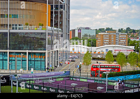 La bibliothèque de Wembley au Centre Civique de Brent, London Borough of Brent, London, Angleterre, Royaume-Uni Banque D'Images