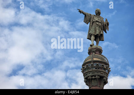 Haut de la statue de Columbus (Mirador de Colom) à Barcelone, Catalogne, Espagne. Statue en bronze par Rafael Atche. Banque D'Images