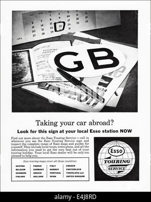 1960 Publicité pour TOURING SERVICE ESSO dans le magazine britannique daté de février 1964 Banque D'Images