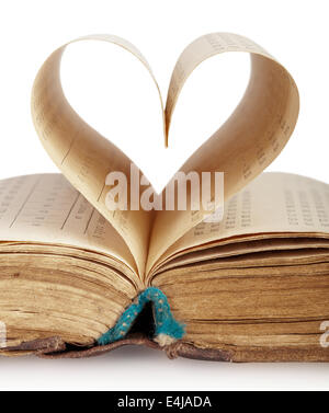 Réservez avec ouvert pages de forme de coeur isolé sur fond blanc Banque D'Images