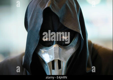 Saint-pétersbourg, Russie. 12 juillet, 2014. Les participants habillés comme des Noob Saibot de combat mortel au quinzième festival cosplay de science-fiction "tarcon.' © Denis Tarasov/ZUMA/ZUMAPRESS.com/Alamy fil Live News Banque D'Images