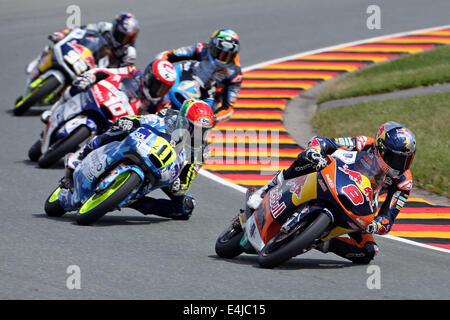 Hohenstein-Ernstthal, Allemagne. Le 13 juillet, 2014. Moto3 rider Australien Jack Miller (R-L) à partir de la Red Bull KTM AJO, de l'Afrique du Sud de l'équipe Brad Binder de l'Ambrogio Racing team et le français Alexis MASBOU à partir de l'équipe pendant l'Ongetta-Rivacold Motocyclisme Grand Prix au Sachsenring à Hohenstein-Ernstthal, Allemagne, 13 juillet 2014. Miller a remporté le Grand Prix d'Allemagne. Photo : Jan Woitas/dpa/Alamy Live News Banque D'Images