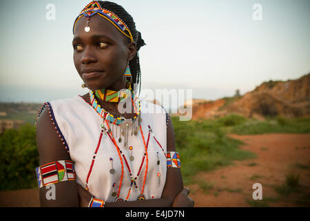 Portrait de jeune femme Massaï en Afrique de l'Est. Banque D'Images