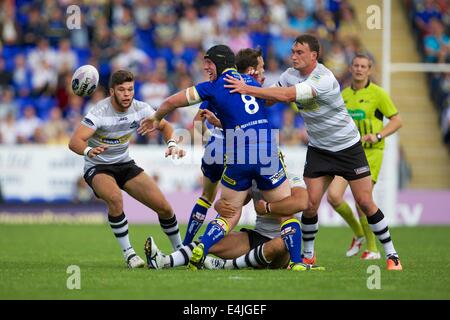 Warrington, Royaume-Uni. Le 13 juillet, 2014. Super League Rugby. Warrington Wolves contre London Broncos.Warrinton Les loups prop Chris Hill en action. Credit : Action Plus Sport/Alamy Live News Banque D'Images