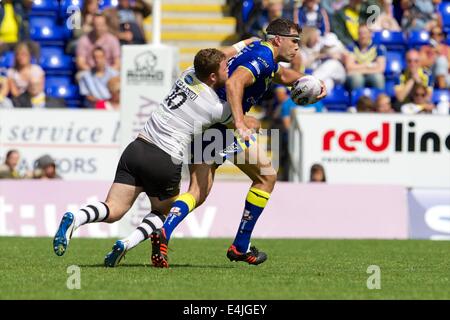 Warrington, Royaume-Uni. Le 13 juillet, 2014. Super League Rugby. Warrington Wolves contre London Broncos. London Broncos prop Oeal Krasniqi en action. Credit : Action Plus Sport/Alamy Live News Banque D'Images